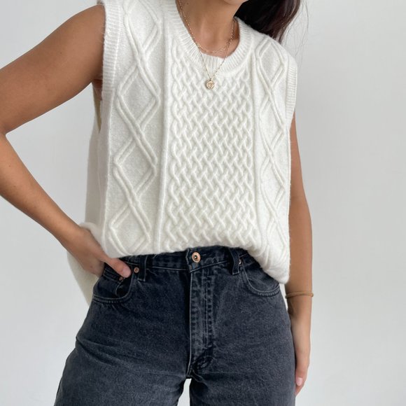 Talbots cable knit sleeveless sweater vets in cream white - Picture 7 of 10